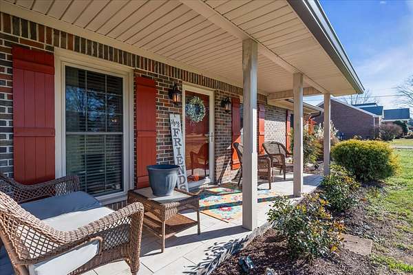 1.55 Acres of Residential Land with Home for Sale in Columbia, Tennessee