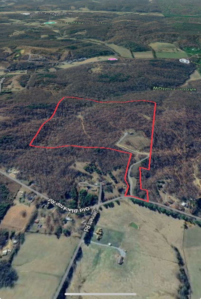 104 Acres of Land with Home for Sale in McEwen, Tennessee