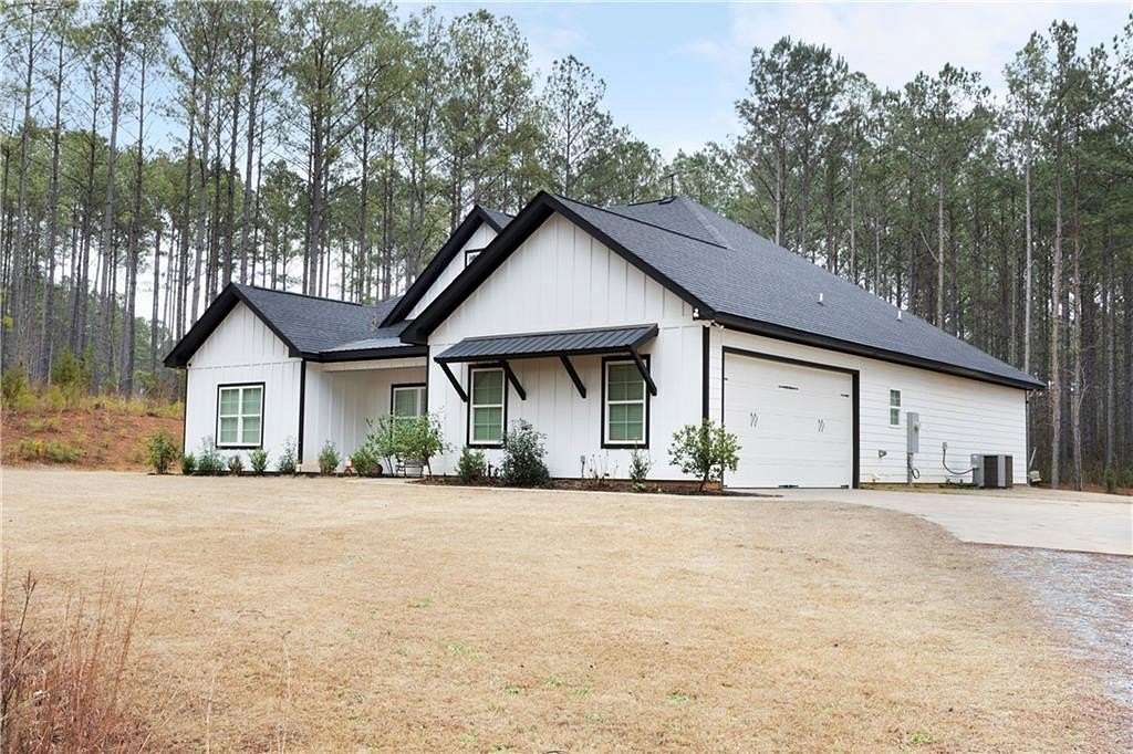 5 Acres of Land with Home for Sale in Salem, Alabama