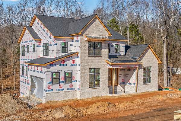 3.26 Acres of Residential Land with Home for Sale in Clarksville, Tennessee