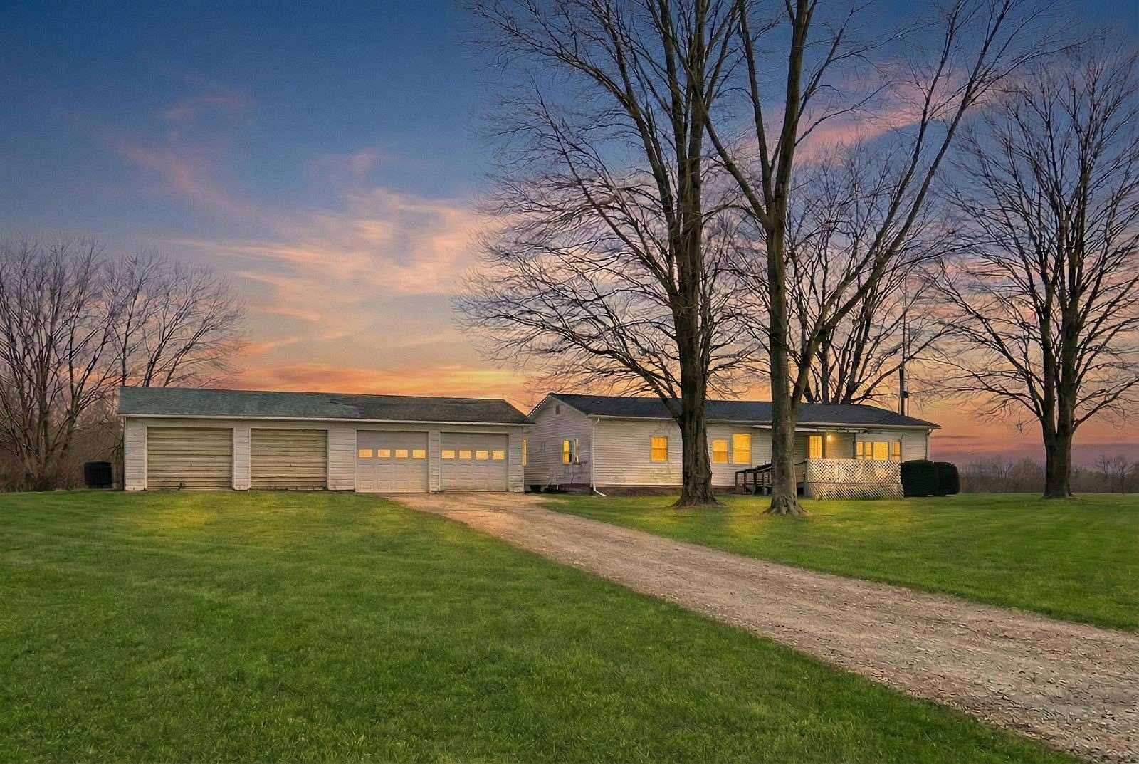 3.69 Acres of Residential Land with Home for Sale in Ingraham, Illinois