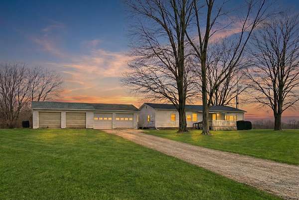 3.69 Acres of Residential Land with Home for Sale in Ingraham, Illinois