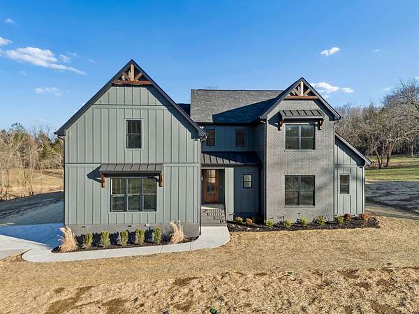 5 Acres of Residential Land with Home for Sale in Lebanon, Tennessee