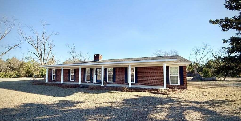 2 Acres of Residential Land with Home for Sale in Hazlehurst, Georgia