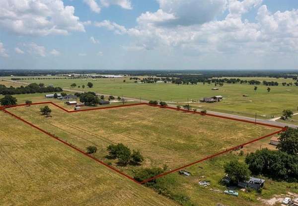 6.66 Acres of Mixed-Use Land for Sale in Whitesboro, Texas