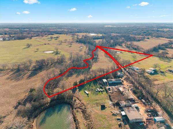 10 Acres of Recreational Land for Sale in Cookville, Texas