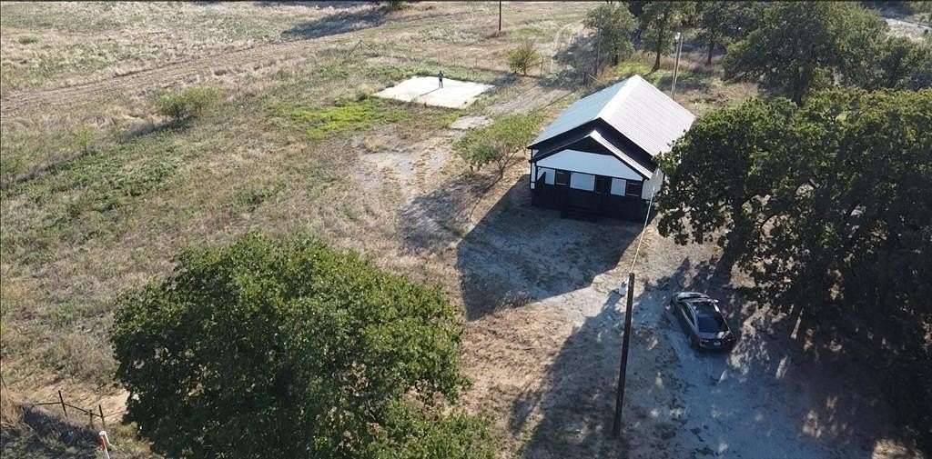 38 Acres of Land with Home for Lease in Alvord, Texas