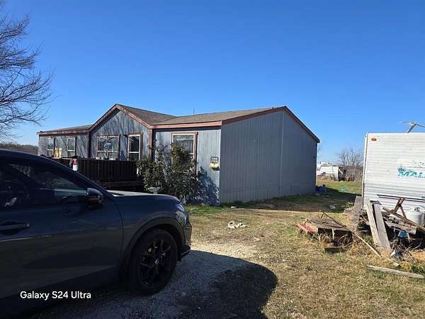 2.55 Acres of Residential Land with Home for Sale in Alvarado, Texas