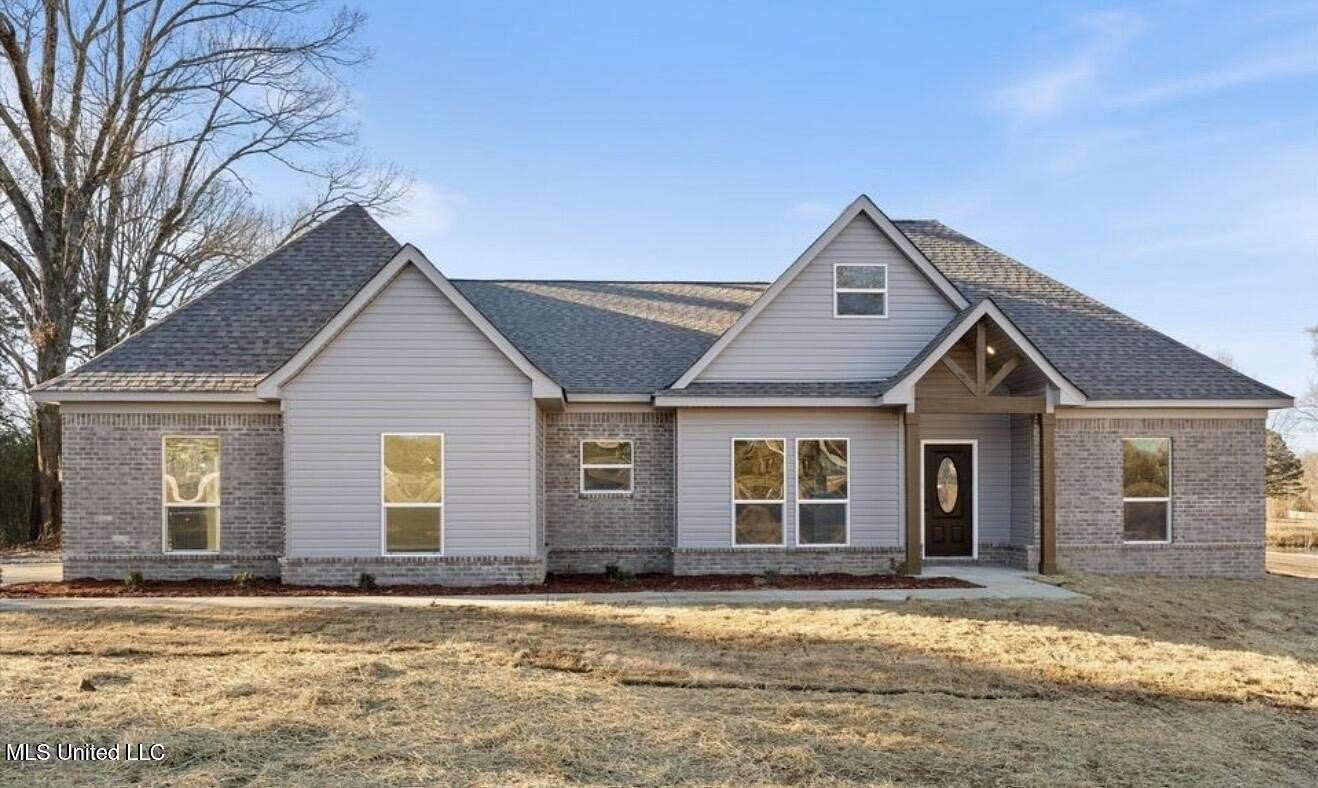 4.6 Acres of Residential Land with Home for Sale in Coldwater, Mississippi