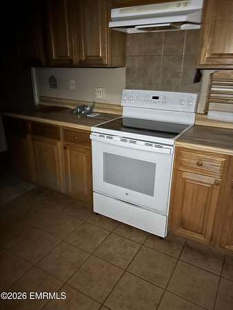 4.7 Acres of Residential Land with Home for Sale in Meridian, Mississippi