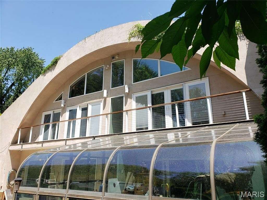 4.49 Acres of Residential Land with Home for Sale in Caseyville, Illinois