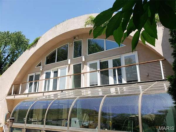 4.49 Acres of Residential Land with Home for Sale in Caseyville, Illinois