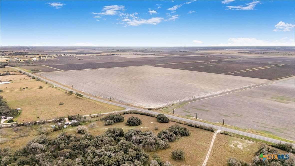 121 Acres of Land for Sale in Edna, Texas