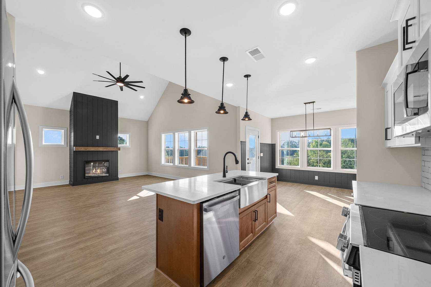 1.64 Acres of Land with Home for Sale in Clarksville, Tennessee