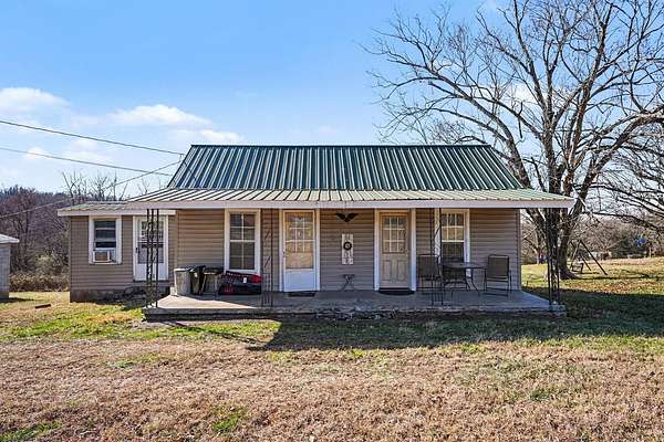 2.25 Acres of Residential Land with Home for Sale in Clarksville, Tennessee