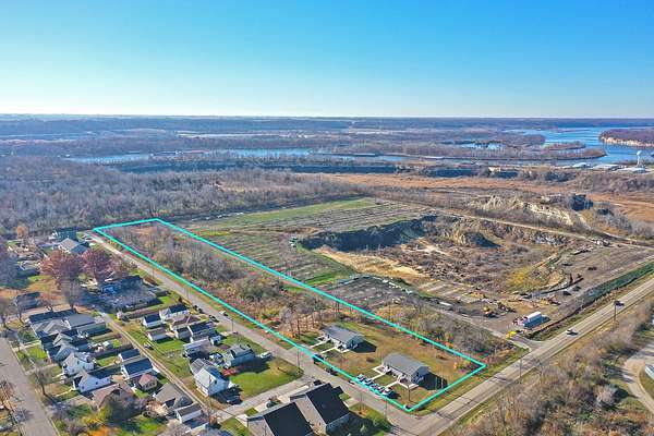 3.23 Acres of Residential Land with Home for Sale in Ottawa, Illinois