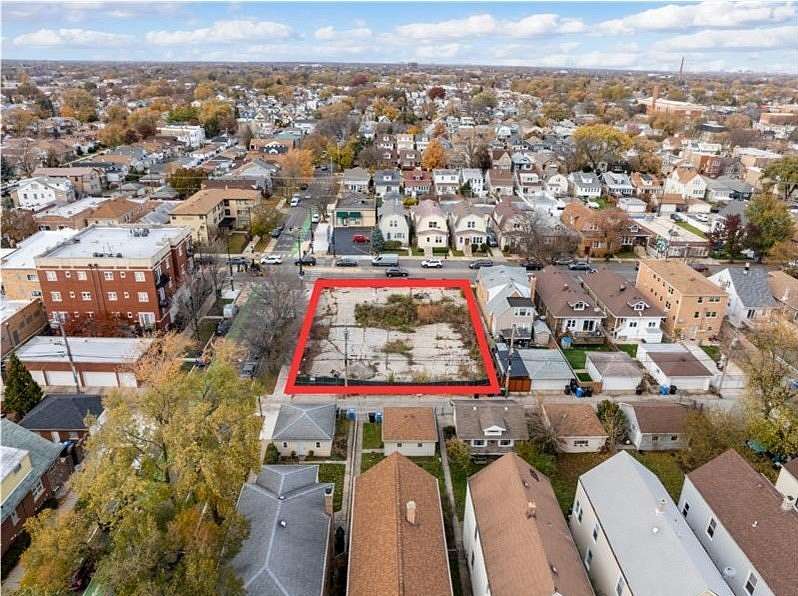 0.27 Acres of Mixed-Use Land for Sale in Chicago, Illinois