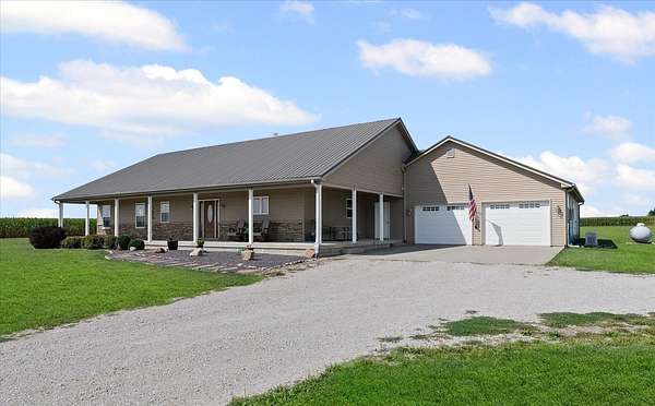 5 Acres of Residential Land for Sale in Tolono, Illinois