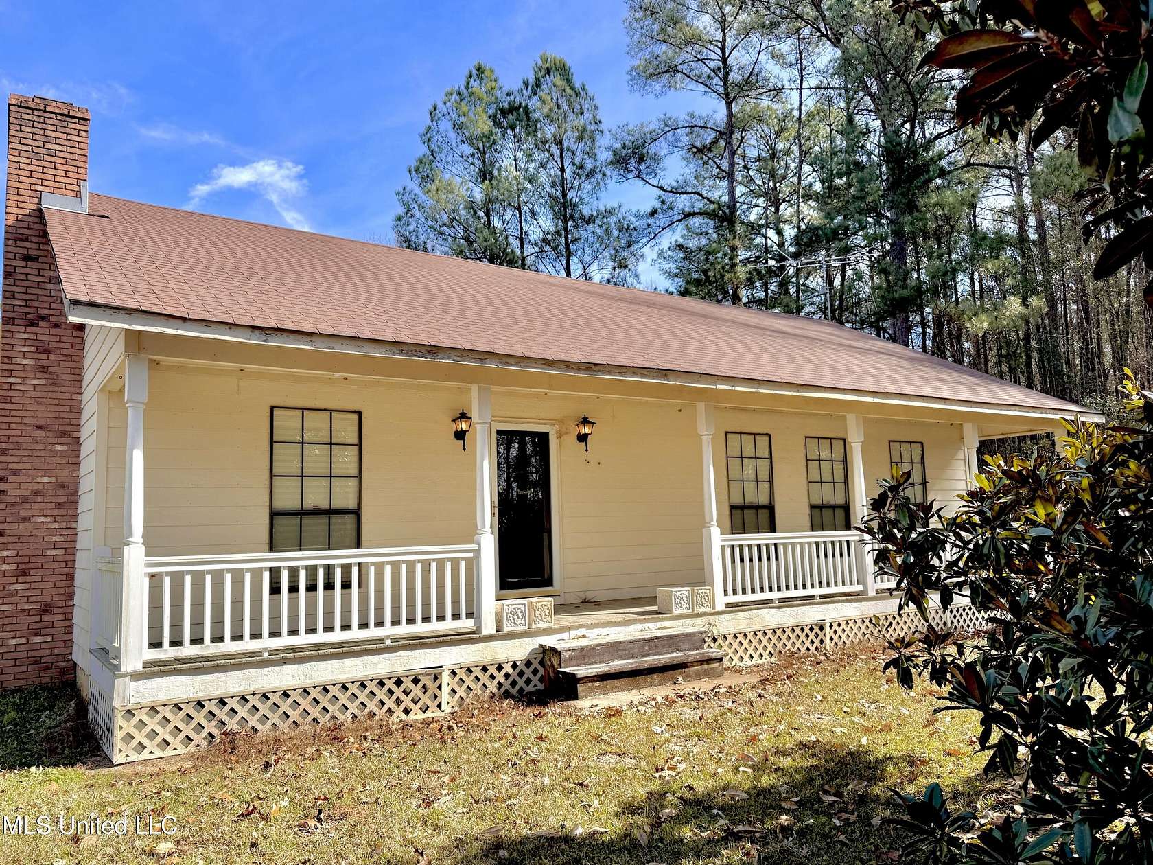 8.9 Acres of Residential Land with Home for Sale in Pearl, Mississippi