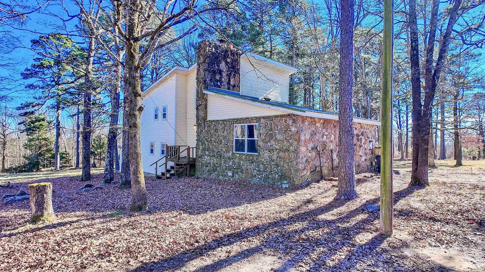 8 Acres of Residential Land with Home for Sale in Batesville, Arkansas