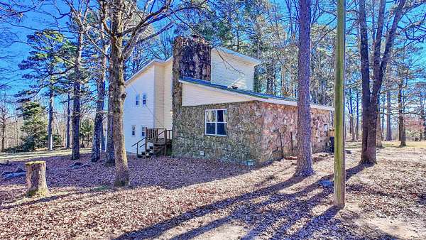 8 Acres of Residential Land with Home for Sale in Batesville, Arkansas