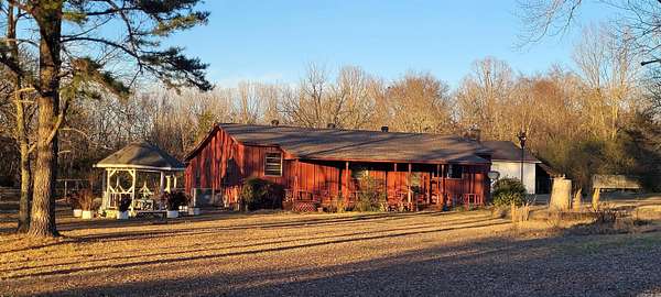 4 Acres of Residential Land with Home for Sale in Searcy, Arkansas