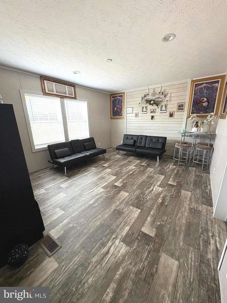 Residential Land with Home for Lease in Port Royal, Virginia