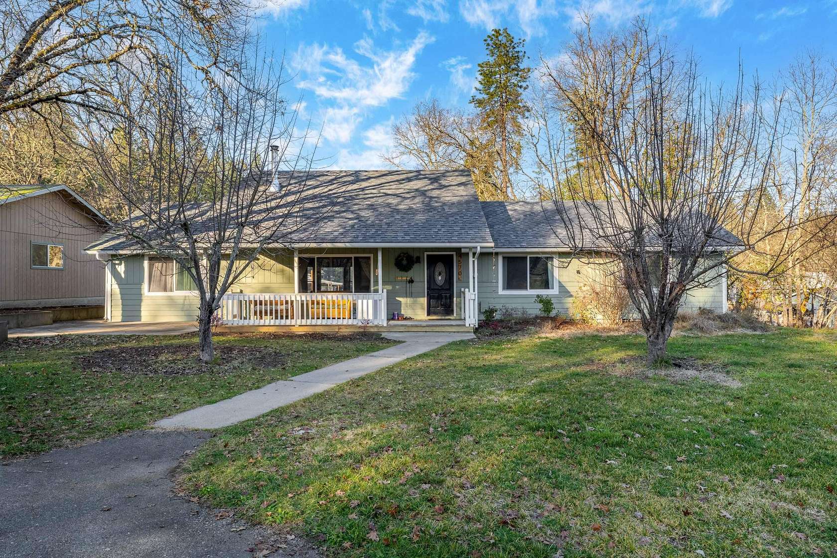 4.88 Acres of Residential Land with Home for Sale in Grants Pass, Oregon