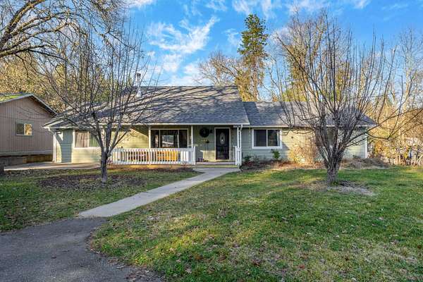 4.88 Acres of Residential Land with Home for Sale in Grants Pass, Oregon