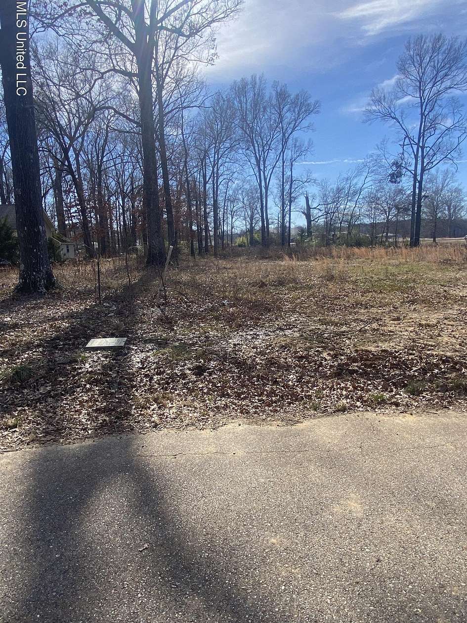 0.63 Acres of Residential Land for Sale in Grenada, Mississippi
