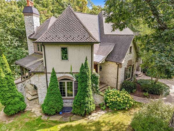 2.82 Acres of Residential Land with Home for Sale in Kildeer, Illinois