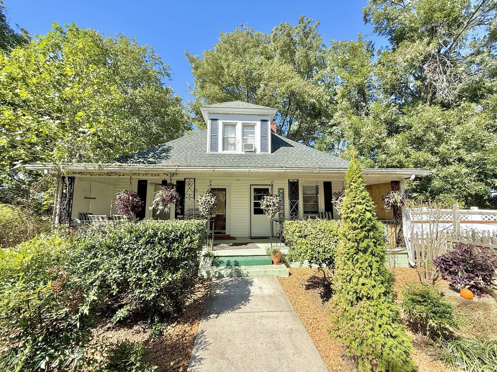 7 Acres of Residential Land with Home for Sale in Cadiz, Kentucky