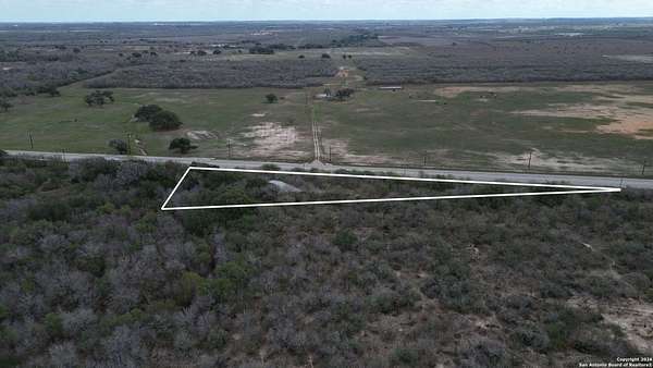 1.33 Acres of Residential Land for Sale in Gillett, Texas