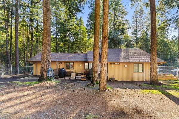 3.59 Acres of Residential Land with Home for Sale in Selma, Oregon