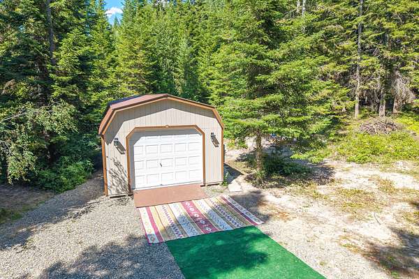 6.4 Acres of Land with Home for Sale in Ione, Washington