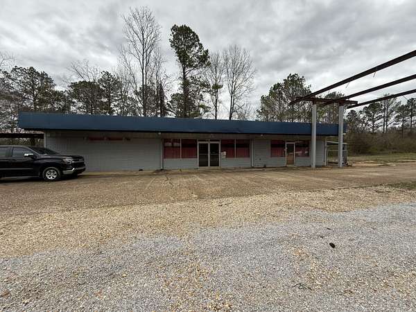 1.6 Acres of Improved Commercial Land for Sale in Fulton, Mississippi