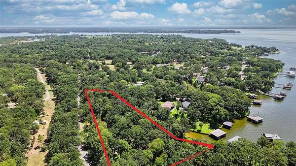 2 Acres of Residential Land for Sale in Malakoff, Texas