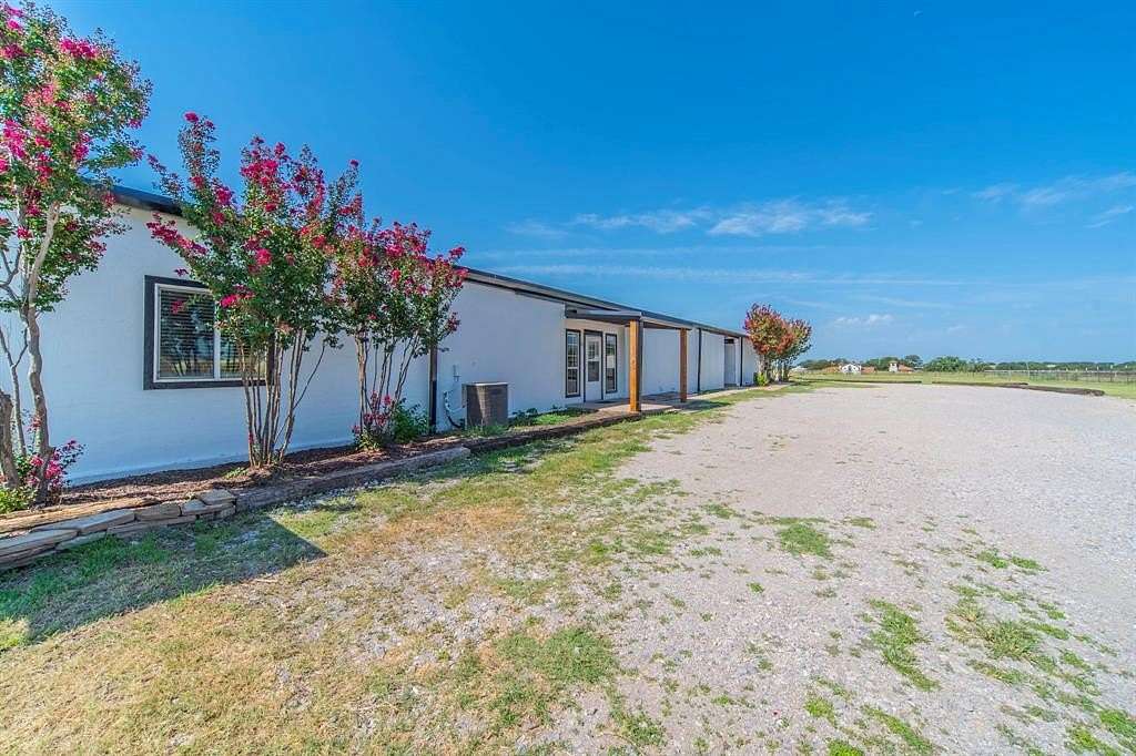 13 Acres of Land with Home for Sale in Decatur, Texas