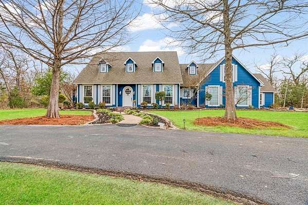 5.1 Acres of Residential Land with Home for Sale in Paris, Texas