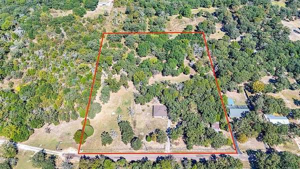 5 Acres of Residential Land with Home for Sale in Fairfield, Texas