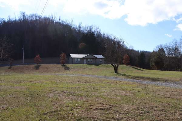 600 Acres of Land with Home for Sale in Burkesville, Kentucky