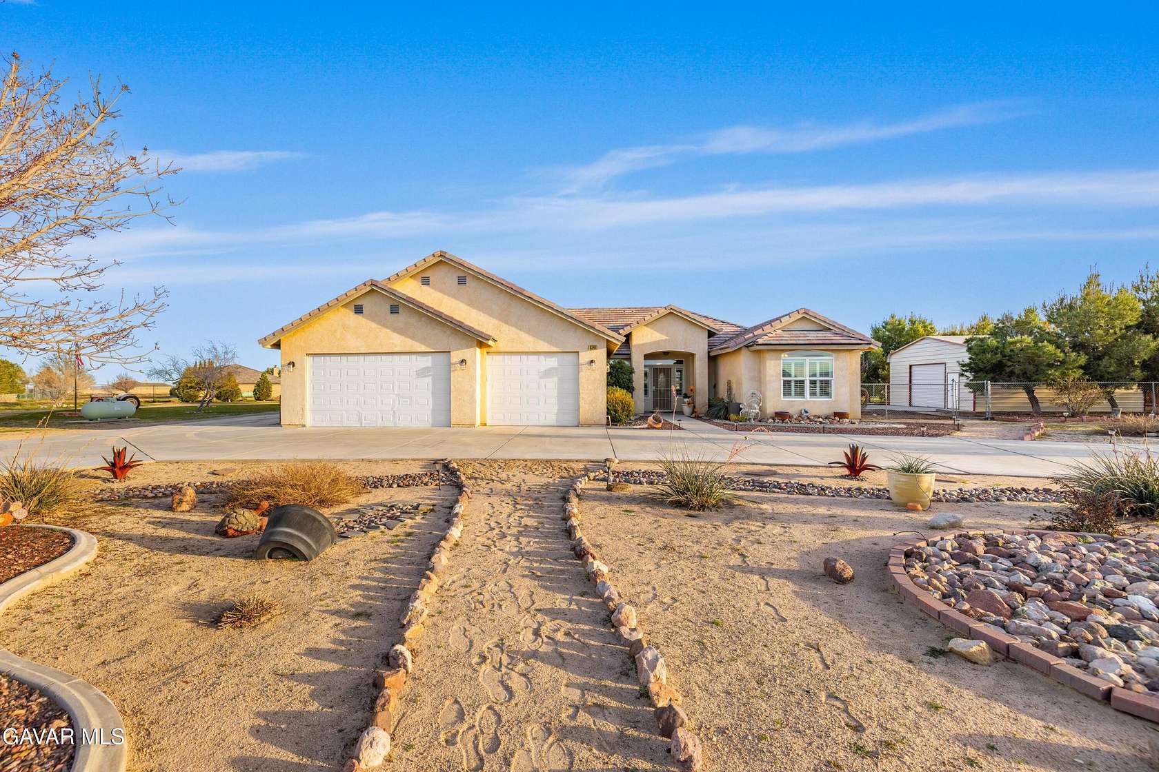 2.5 Acres of Residential Land with Home for Sale in Lancaster, California