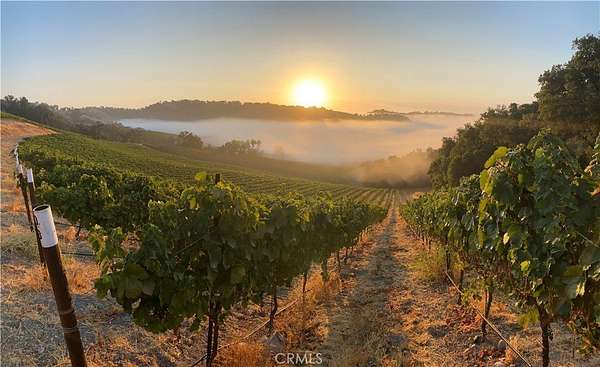 655 Acres of Land for Sale in Paso Robles, California