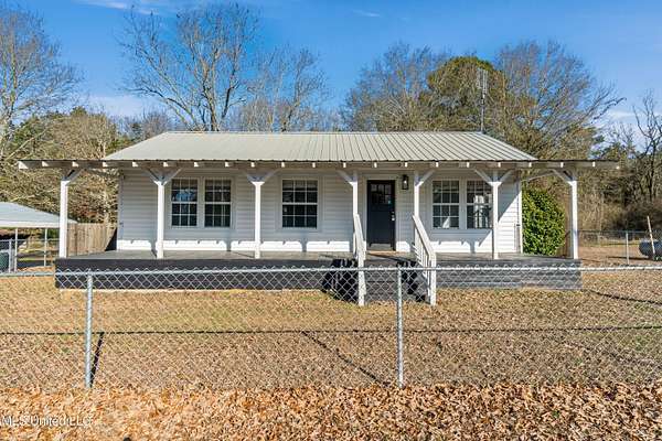 4 Acres of Residential Land with Home for Sale in Laurel, Mississippi