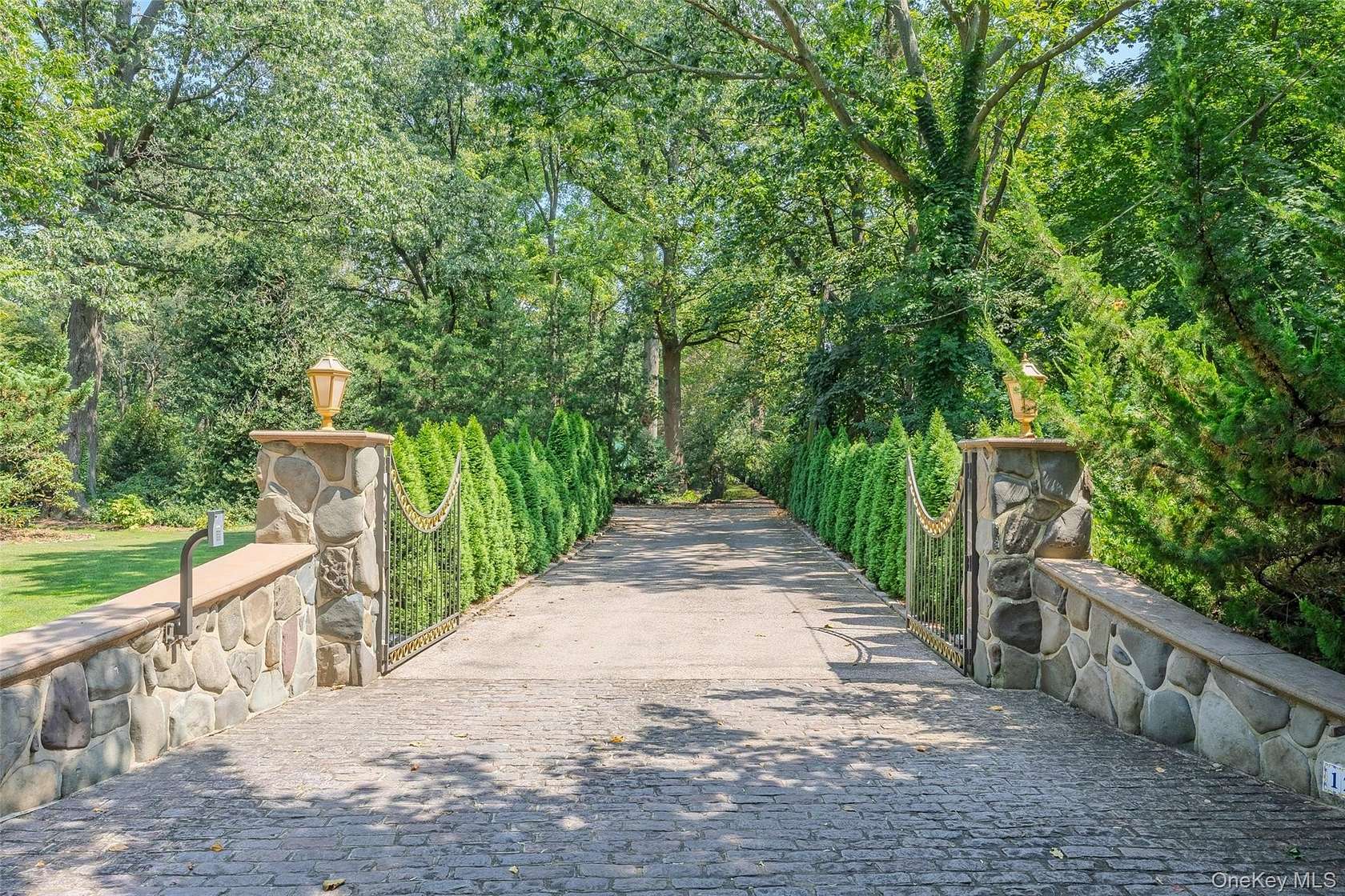 3.13 Acres of Residential Land with Home for Sale in Port Washington, New York