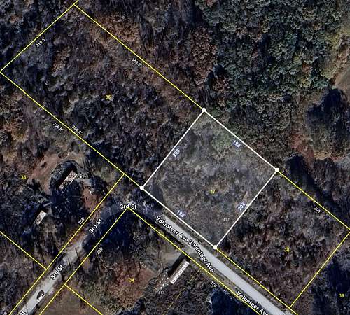 0.95 Acres of Mixed-Use Land for Sale in Manchester, Tennessee
