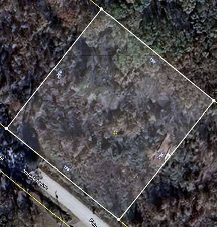 0.95 Acres of Mixed-Use Land for Sale in Manchester, Tennessee