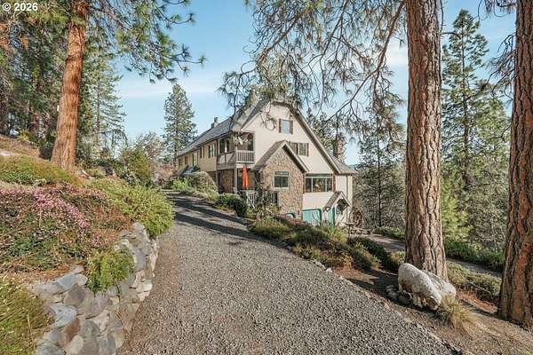 6 Acres of Residential Land with Home for Sale in Ashland, Oregon