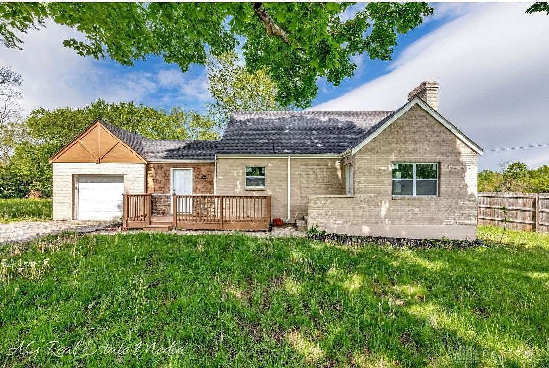 1.5 Acres of Land with Home for Lease in Springboro, Ohio