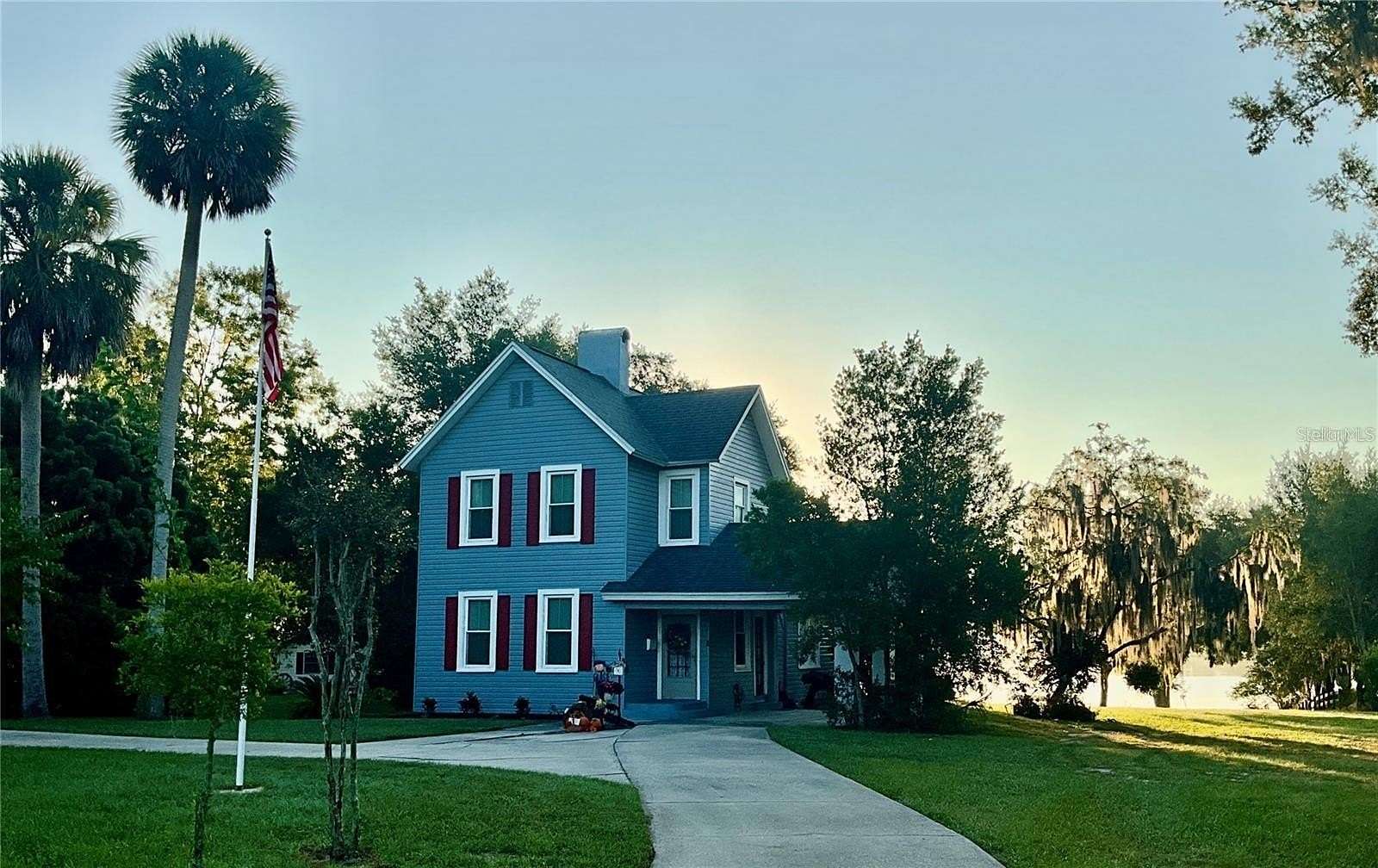 1.63 Acres of Residential Land with Home for Sale in Umatilla, Florida